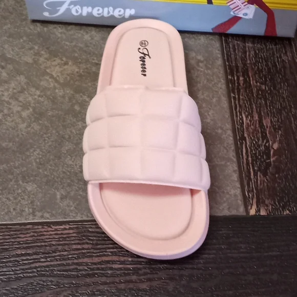 Pink Slipers - Picture 5 of 5